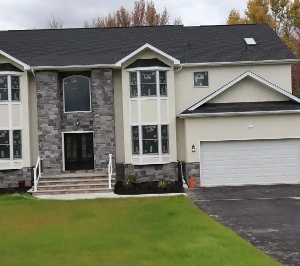 BRAND-NEW RIDGE RD RESIDENCE WITH CHEF’S KITCHEN