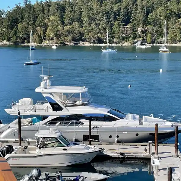 YACHTMAN'S WATERFRONT DREAM