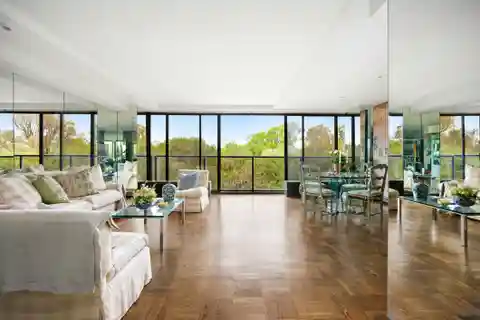 Enveloping Park Vista