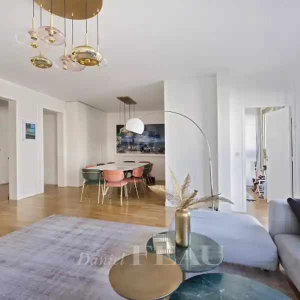 BRIGHT THREE BEDROOM PARIS APARTMENT