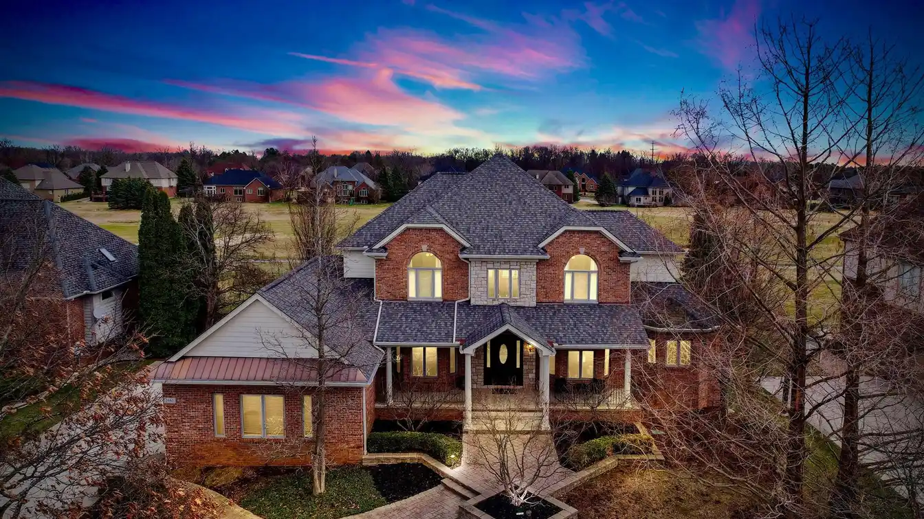 Custom Estate in Exclusive Community