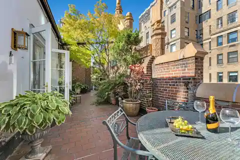 Art Deco Penthouse with Panoramic Manhattan Terrace