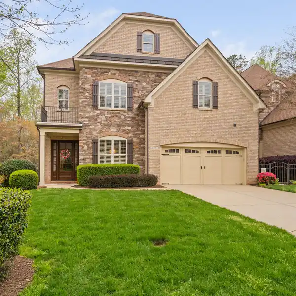 IMPRESSIVE PROPERTY CLOSE TO EVERYTHING