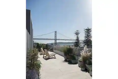 Contemporary Apartment with Two Private Suites and Functional Elegance