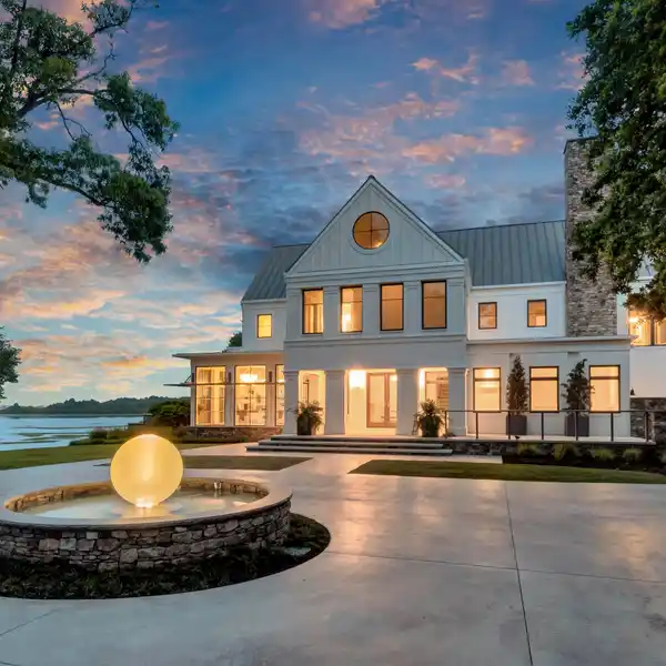 MAGICAL MODERN PROPERTY