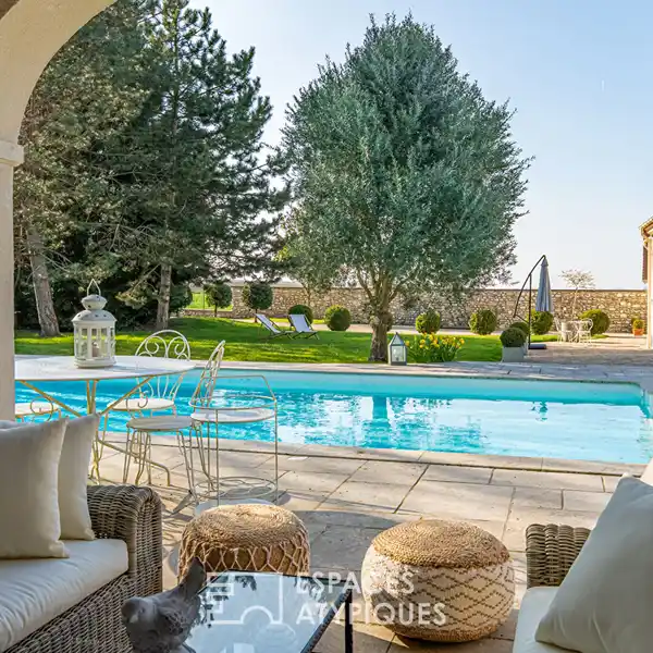 THE BRIGHT VILLA: A COUNTRY, HOLIDAY FEEL