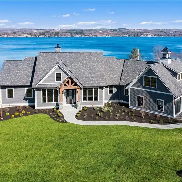 EXQUISITE LUXURY LAKE HOUSE