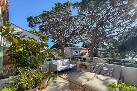 Contemporary Coastal Retreat