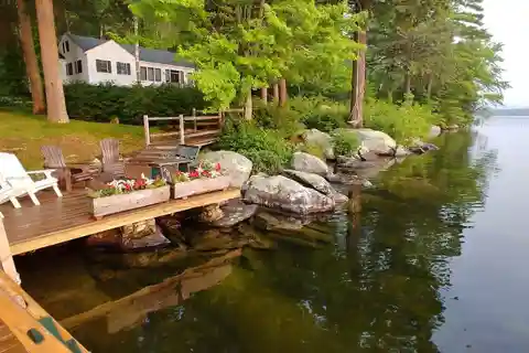 Stunning Lakeside Paradise Cottage