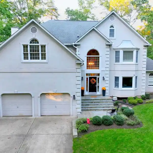 AN EXQUISITE BLEND OF LUXURY AND COMFORT