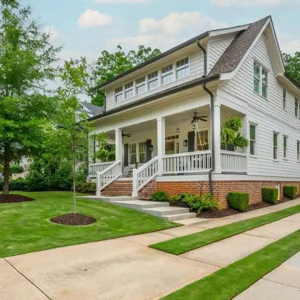 MODERN CRAFTSMAN GEM IN AN UNBEATABLE NEIGHBORHOOD