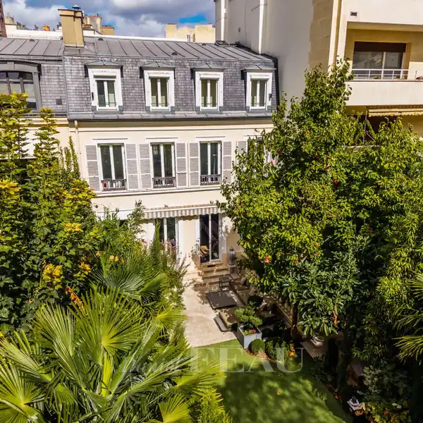 SUPERB LATE 19TH CENTURY OFFERING