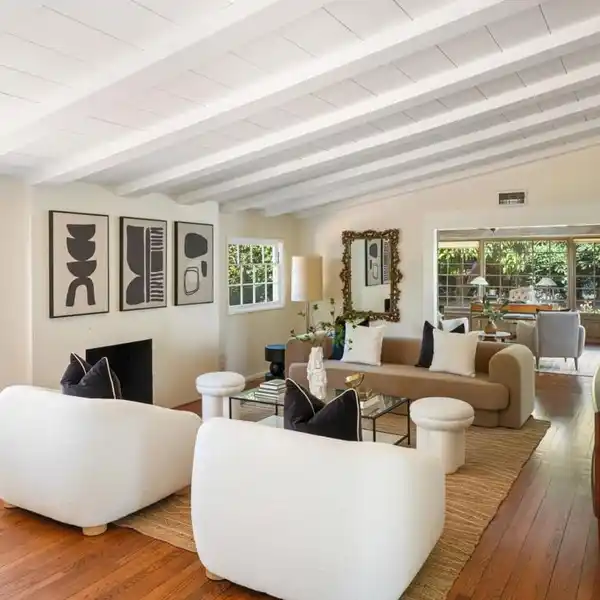 NANTUCKET-STYLE HOME IN COVETED UPPER HERMOSA