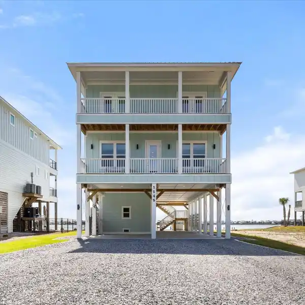 NEW LAGOON-FRONT HOME