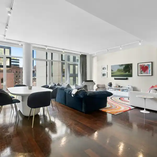 DRAMATIC LOFT-STYLE RESIDENCE IN WEST CHELSEA