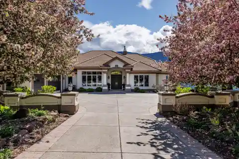 Sprawling Tuscan-Inspired Rancher with 180-Degree Lake Views