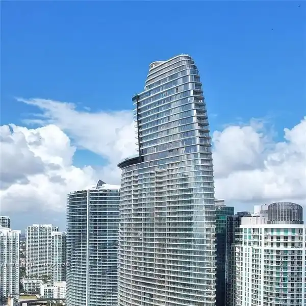 LUXURY AND COMFORT AT THE ASTON MARTIN RESIDENCES