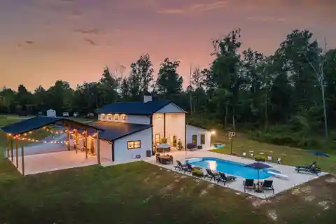 Private 108-Acre Farmhouse with Saltwater Pool