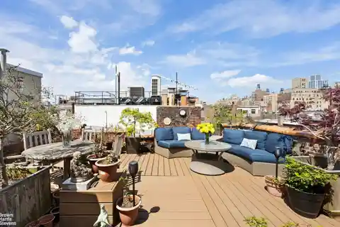 Terrace Lovers' Dream