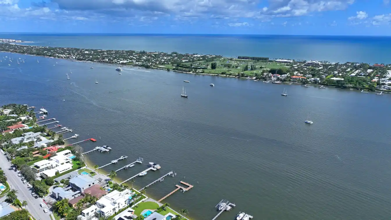 Fabulous New Modern Direct Intracoastal Waterfront Home