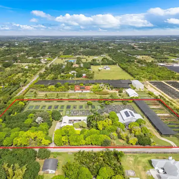 UNIQUE FIVE-ACRE PROPERTY IN REDLAND
