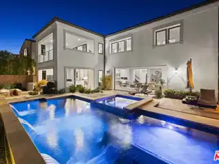 Contemporary Living with Breathtaking Views