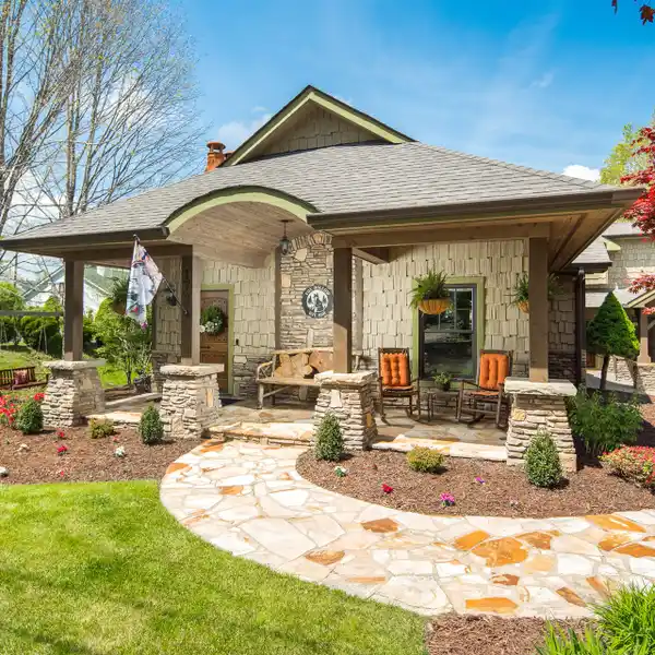 DELIGHTFUL AND THOUGHTFULLY REMODELED COTTAGE