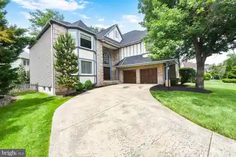 Meticulously Maintained Home in Prestigious Ashburn Farm