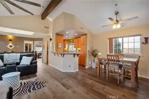 Bright and Airy Rear-unit Townhome