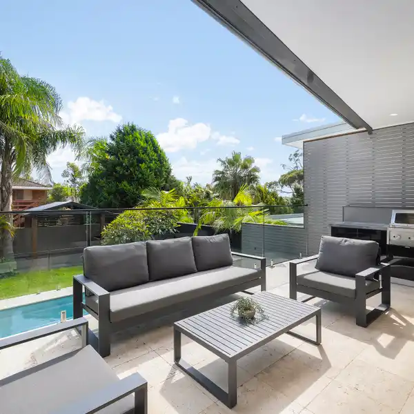 REMARKABLE RESIDENCE IN EXCLUSIVE POSITION