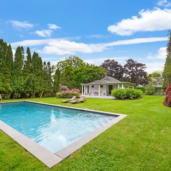 ONE-LEVEL MODERNIZED COTTAGE FOR RENT