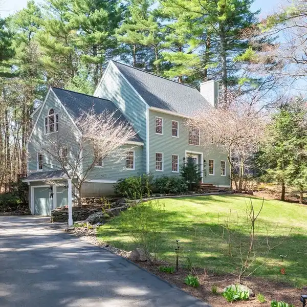 POST & BEAM COLONIAL IN A WOODED SETTING