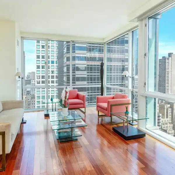 FULL-FLOOR HOME IN DISTINGUISHED PARK AVENUE PLACE