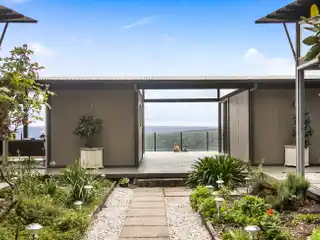 Pavilion-style Retreat with Breathtaking Views