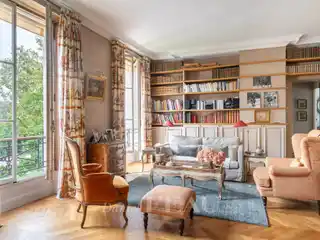 Magnificent Apartment with Period Charm and Modern Comfort