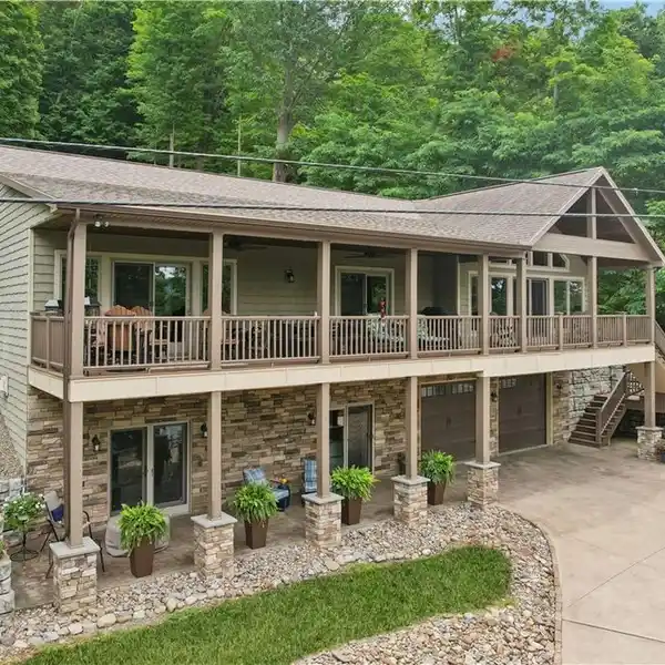 ABSOLUTELY STUNNING YEAR ROUND RETREAT