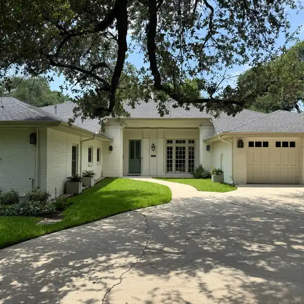 RARE ONE-STORY HOME IN TARRYTOWN
