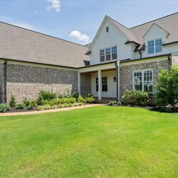 EXQUISITE CUSTOM HOME IN TWIN LAKES