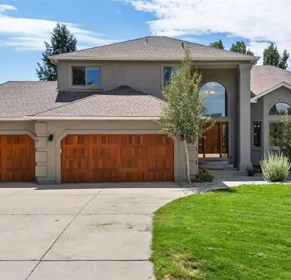 PIKES PEAK VIEWS FROM LIGHT-FILLED LUXURY HOME