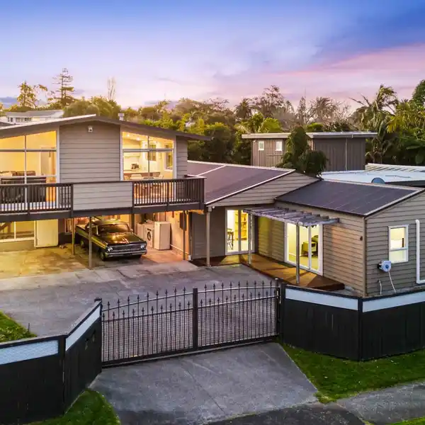GENEROUS FREEHOLD SECTION WITH ENDLESS POSSIBILITIES