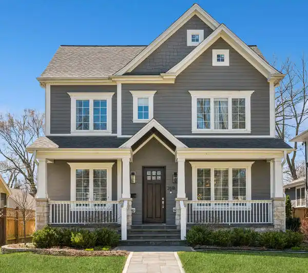 MODERN COMFORT MEETS TIMELESS ARCHITECTURAL DETAIL