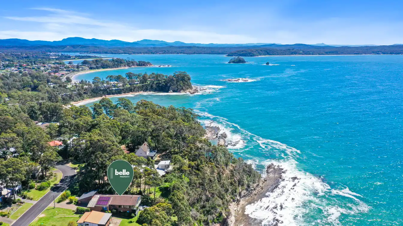 Cliff-top Residence with 180-degree Ocean Views