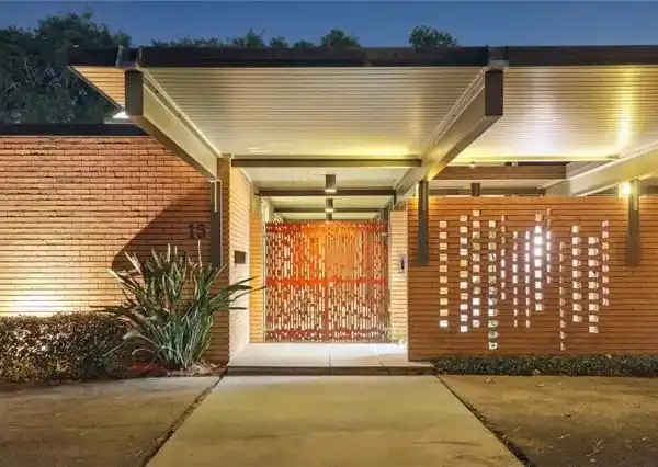 OUTSTANDING MID-CENTURY INTERNATIONAL STYLE COMPOUND