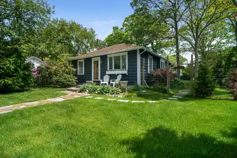 Charming Bungalow with Cozy Cabana
