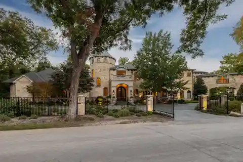 Majestic Luxury Cul-de-sac Home