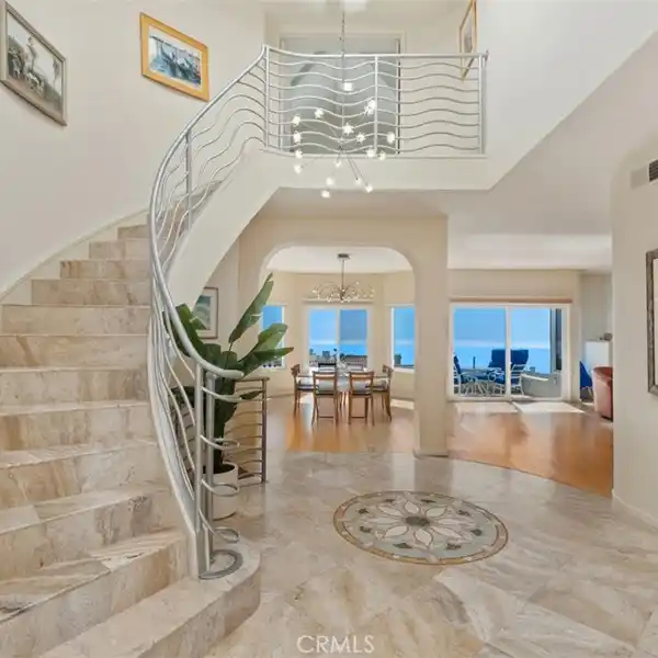 SPECTACULAR OCEAN VIEW HOME