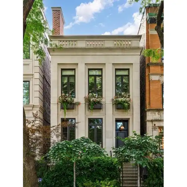 EAST LINCOLN PARK SHOWPIECE