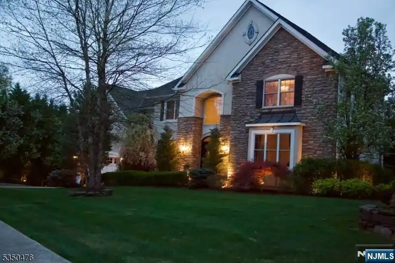 Spacious Beauty in a Lush Setting