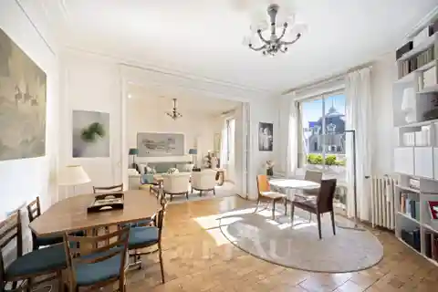 Spacious Apartment in a Prestigious Building