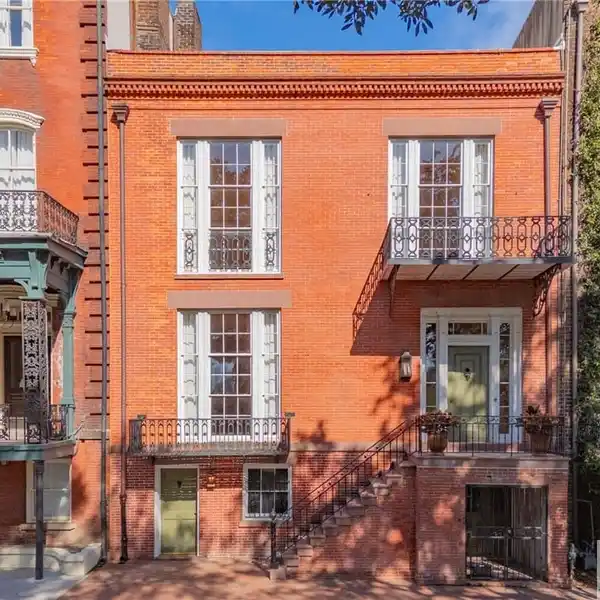 SPECTACULAR ICONIC SAVANNAH HOME
